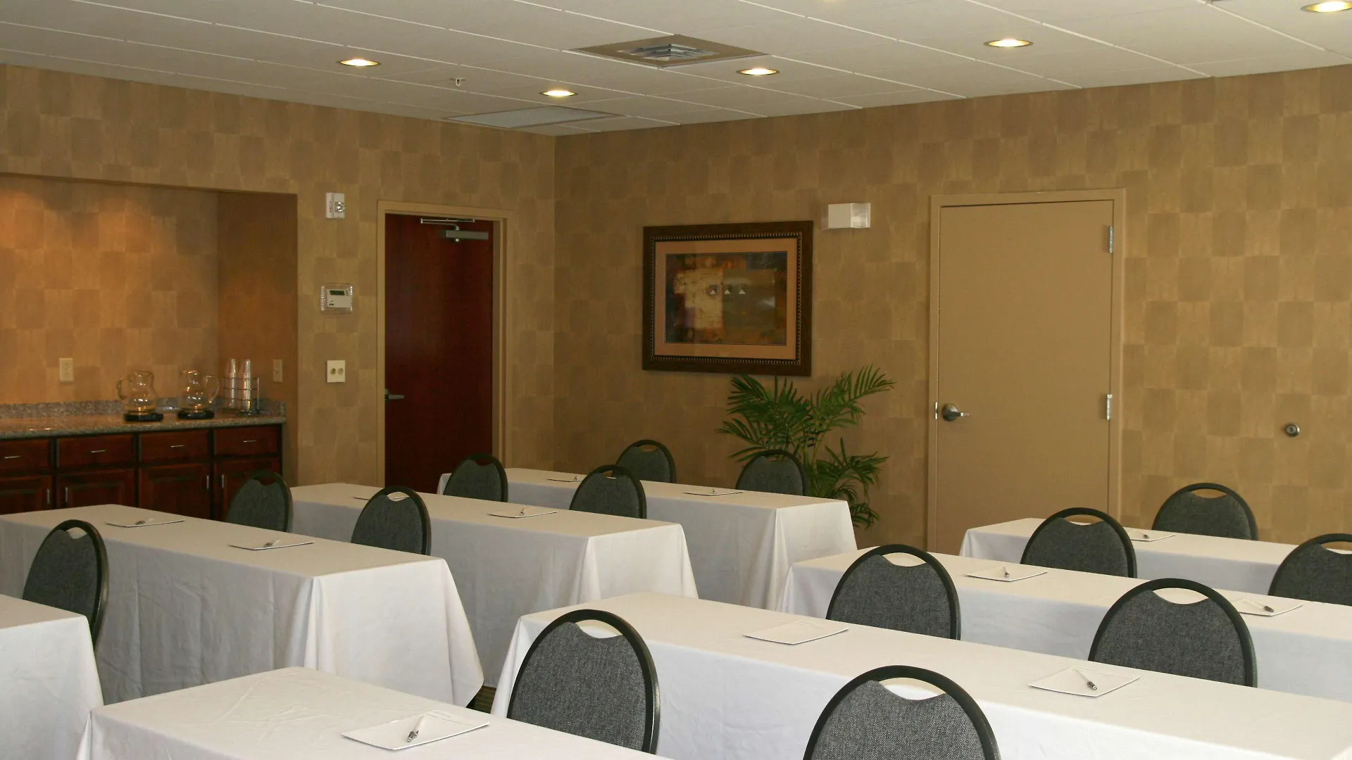 Hampton Inn & Suites Norfolk-Airport