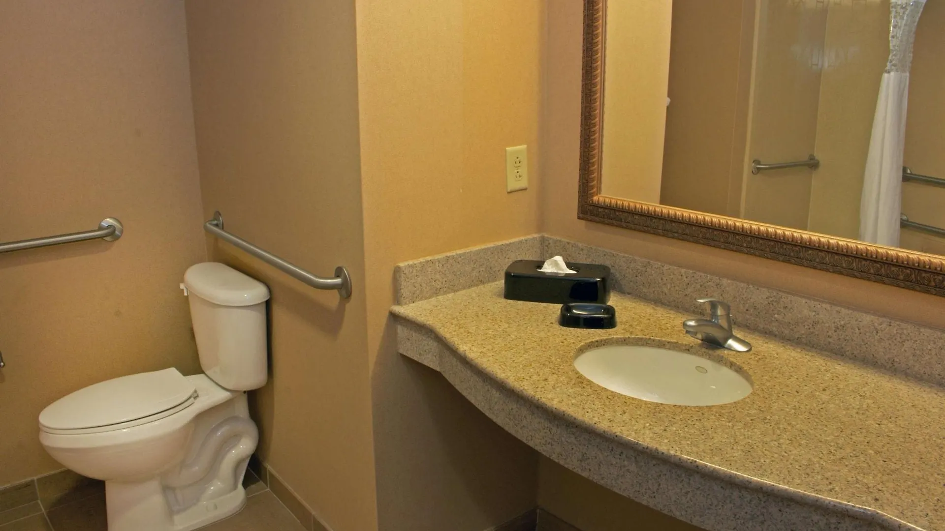 Hampton Inn & Suites Norfolk-Airport