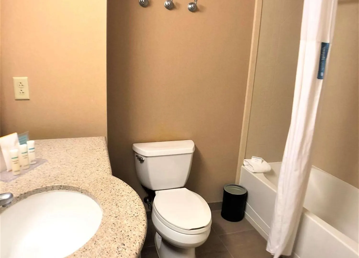 Hampton Inn & Suites Norfolk-Airport Hotel